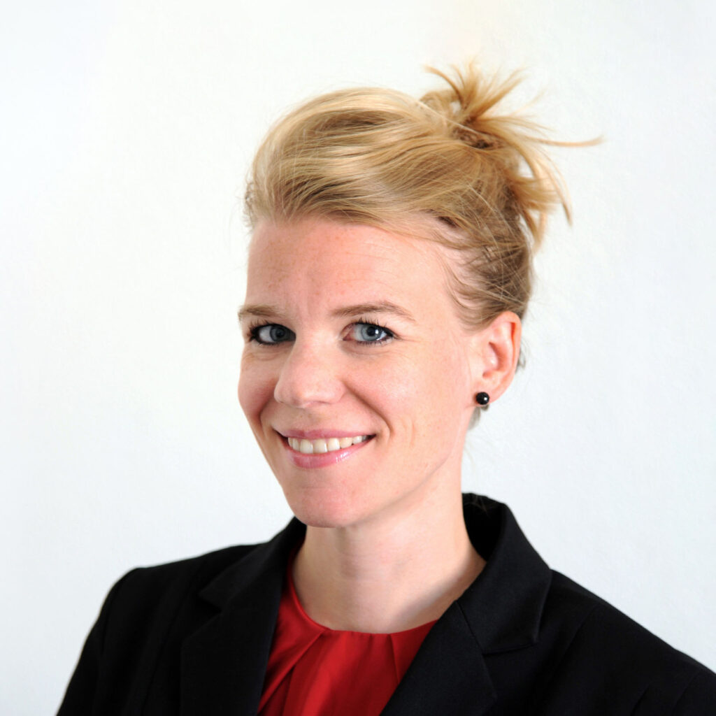 Portrait image of Dr. Claudia Scheckel